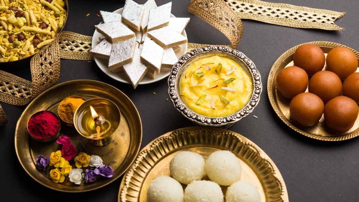 Karwa Chauth Sweets: ये 5 टेस्टी मिठाईओं के साथ व्रत को खोलें, आप भी जानें
