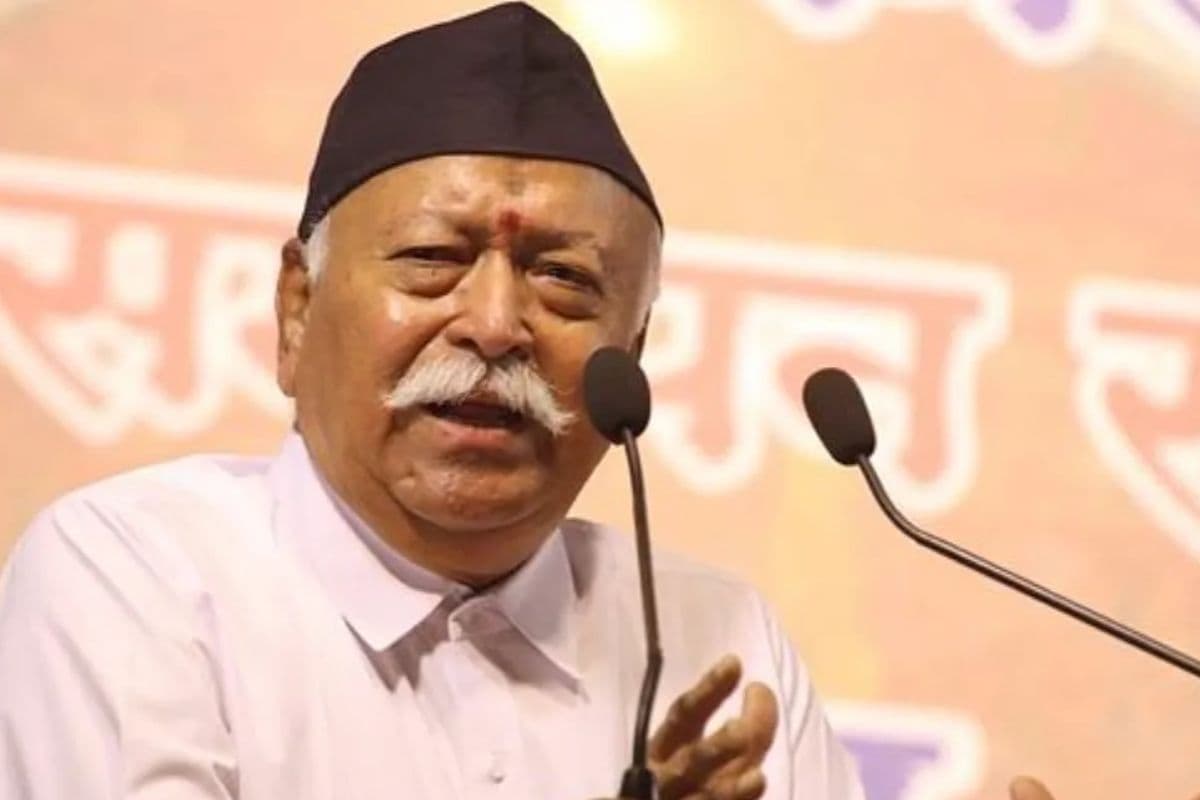 विजयादशमी पर RSS मुख्यालय पर मोहन भागवत ने किया शस्त्र पूजन