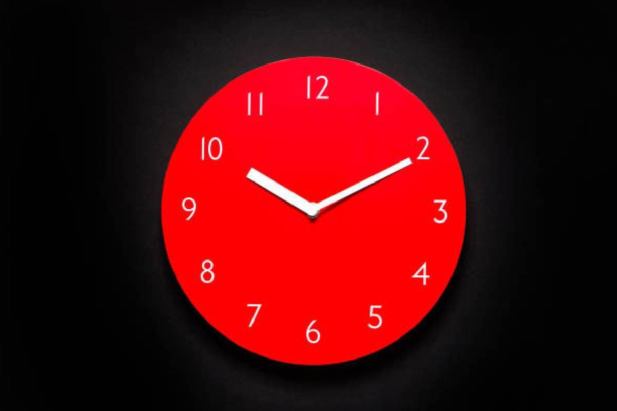 Vastu Tips: दीवार घड़ी से करें ये छोटा सा उपाय, चारों र होगी तरक्की