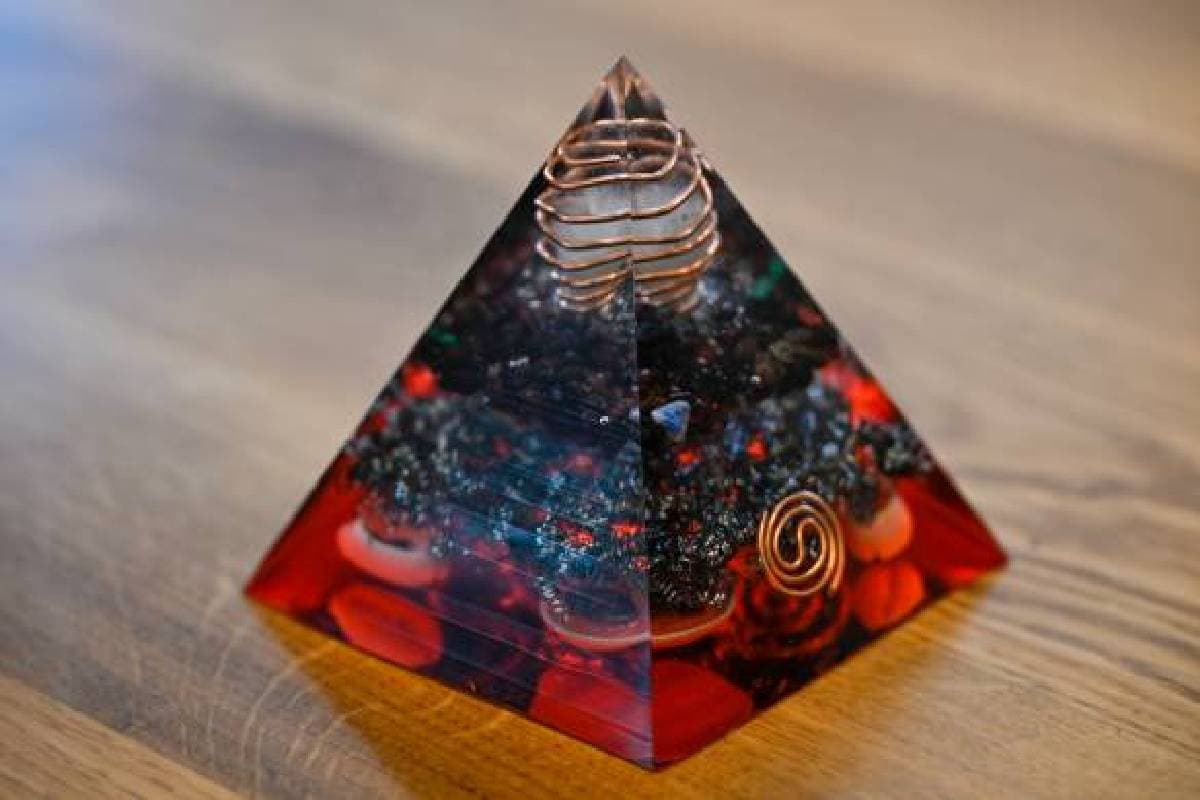 Copper Triangle benefits: घर में तांबे का त्रिकोण रखना माना जाता है शुभ, देगा अनगिनत फायदे