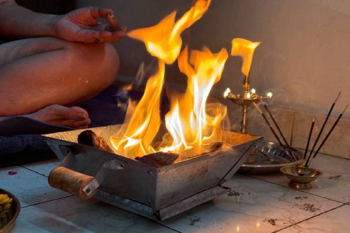 Navratri Navami Havan: अष्टमी-नवमी पर क्यों किया जाता है हवन, न करें ऐसी गलती, देखें हवन सामग्री लिस्ट