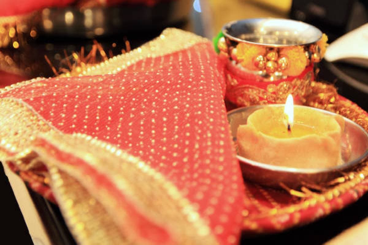 Karva Chauth Samagri List: करवा चौथ पूजा की थाली में रखें ये जरूरी सामान, जानें सरगी का समय
