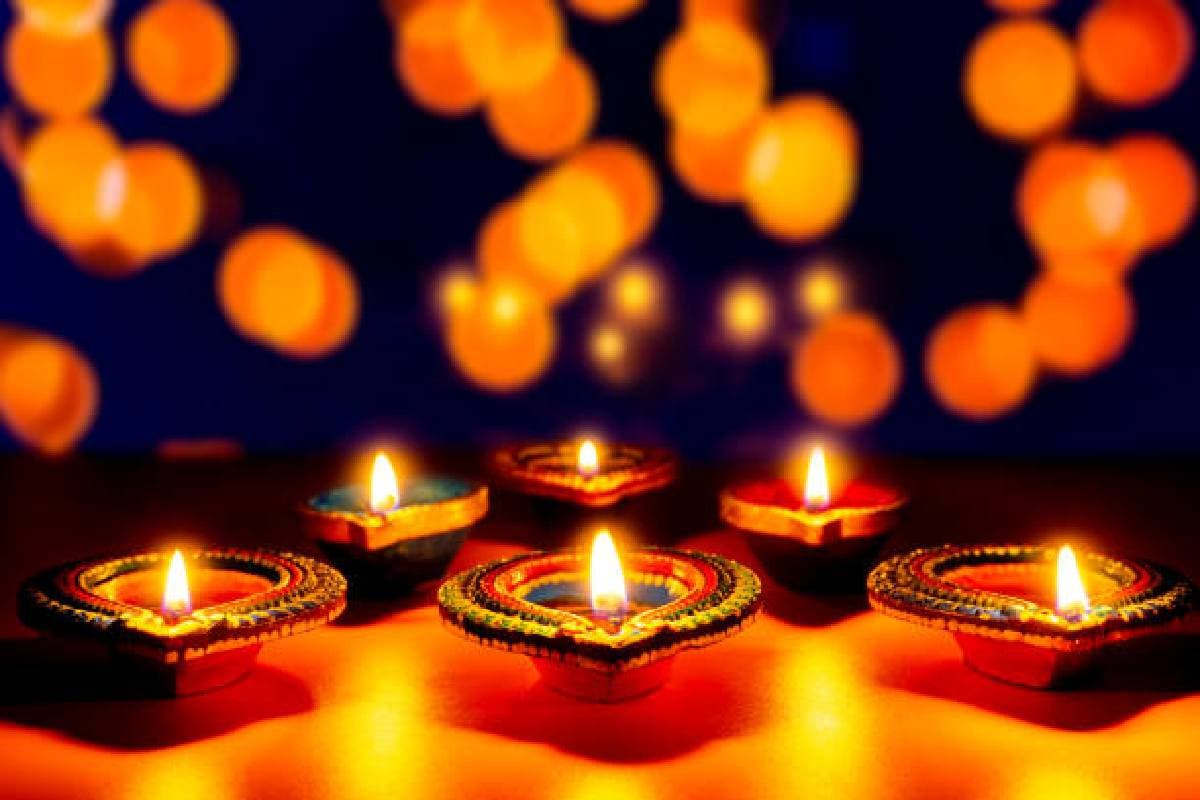 Diwali Upay: दीपावली के दिन घर न लाएं ऐसी चीजें, नरक बन जाएगी जिंदगी