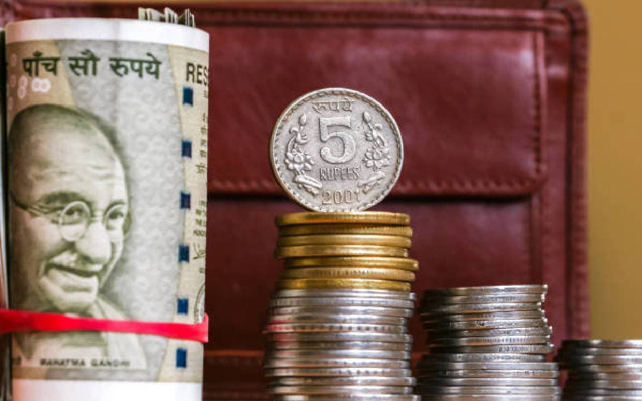 Vastu Tips for Money: आर्थिक तंगी से हैं तो जरूर करें ये काम, नहीं होगी पैसों की दिक्कत