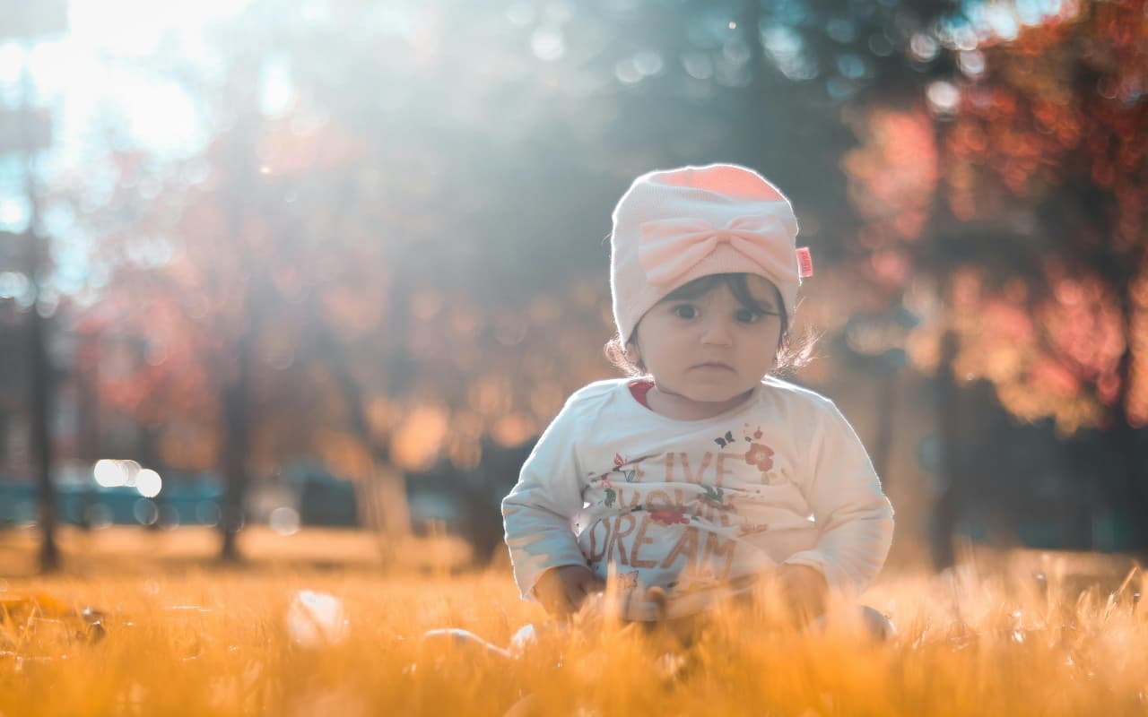 Baby Names: आपकी प्यारी सी बेटी के लिए ये हैं दो अक्षरों वाले खूबसूरत नाम, देखें लिस्ट
