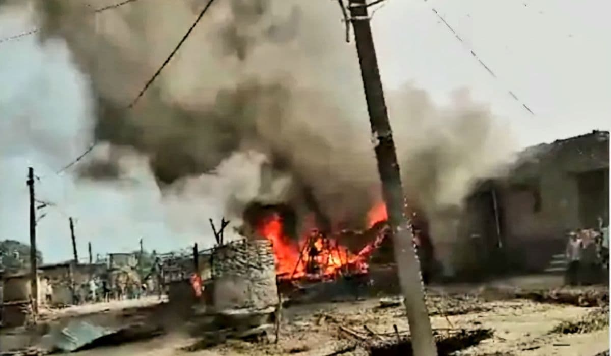 बेतिया में खाना बनाने के दौरान लगी आग, 7 घर जलकर राख, फायर ब्रिगेड ने बुझाया