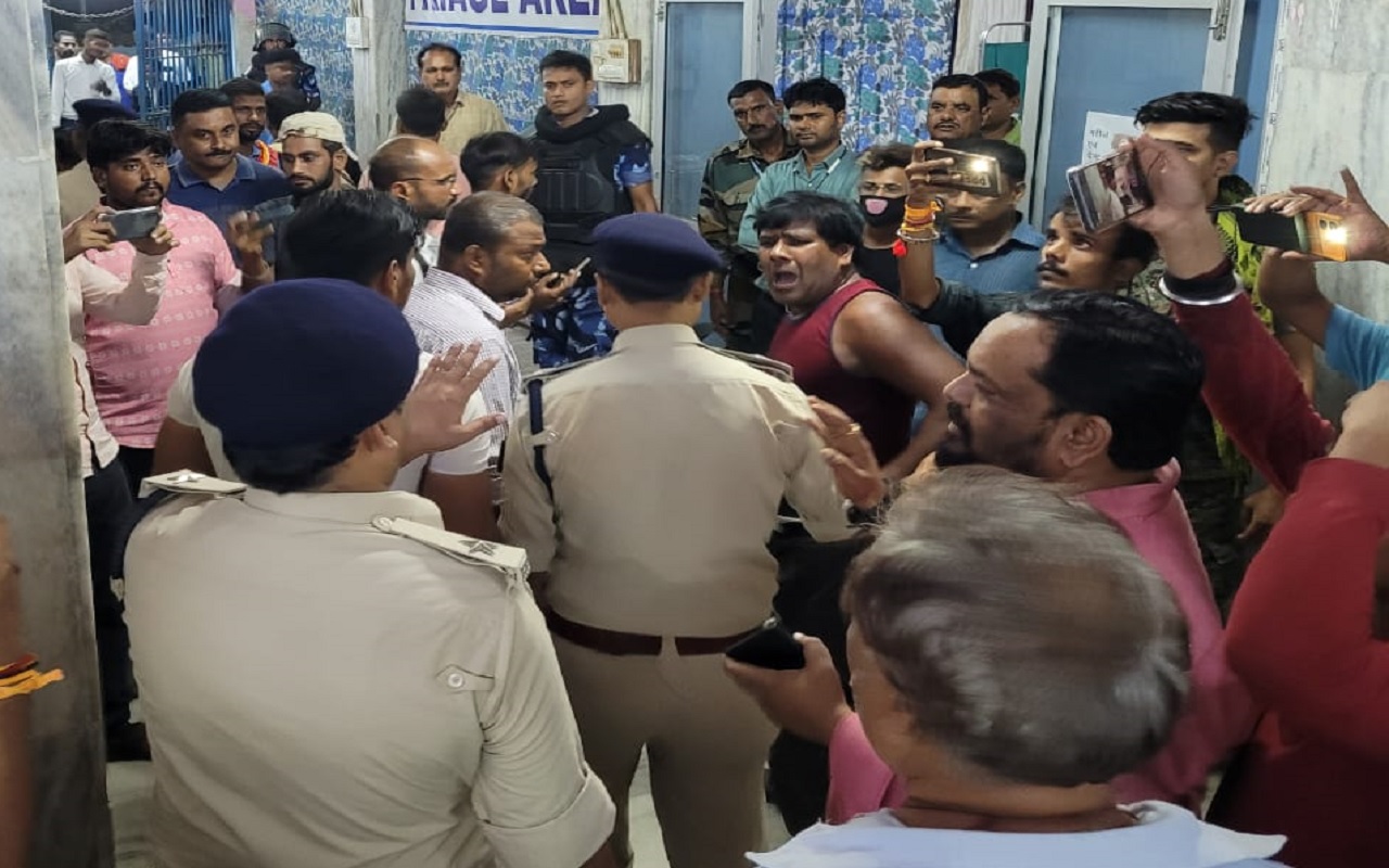 Bihar News: भागलपुर में संपत्ति के लिए छोटे ने बड़े भाई की गोली मारकर की हत्या, परिजनों ने किया हंगामा