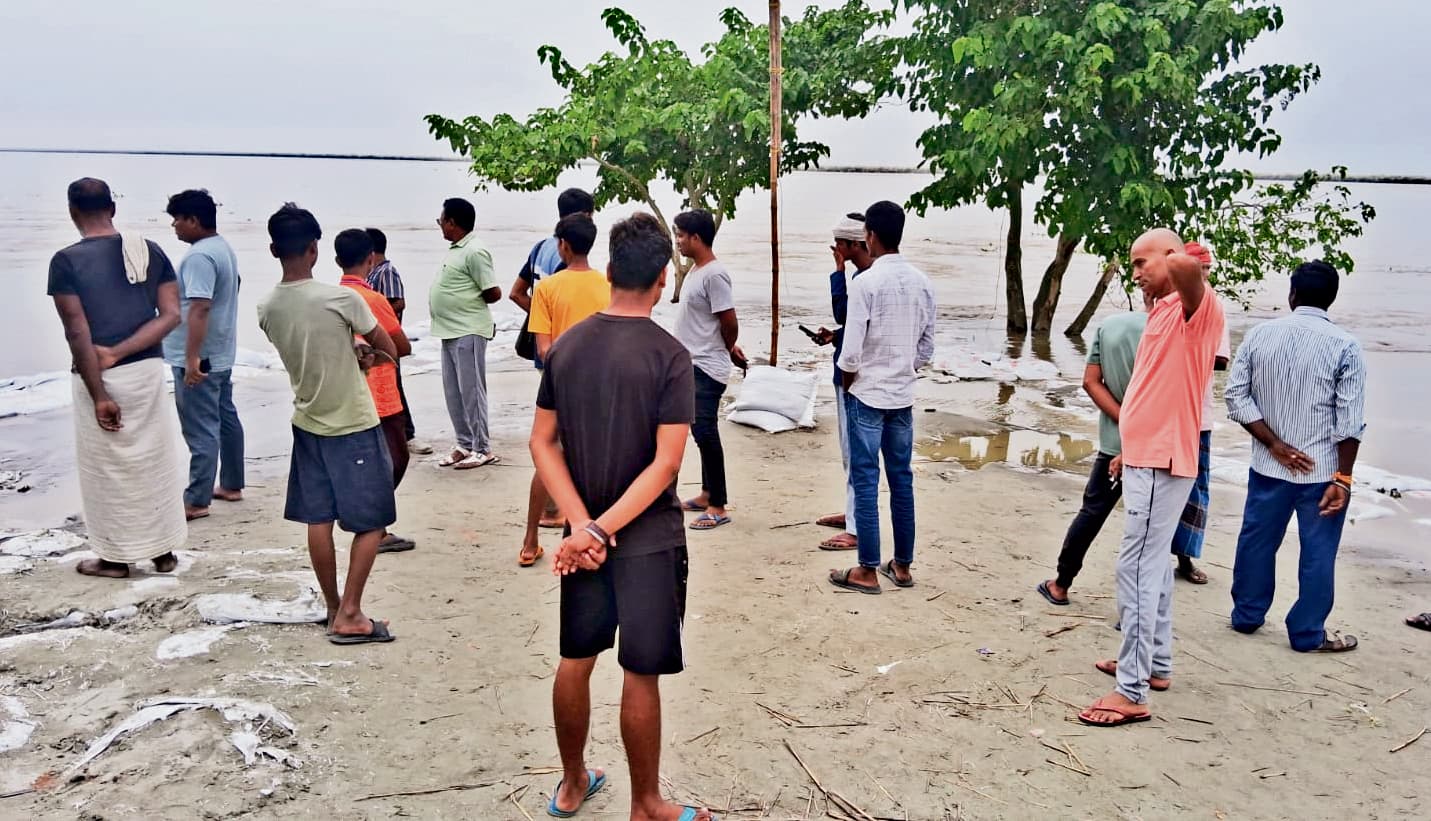 Gopalganj News : गंडक नदी की बाढ़ की चपेट में आये 58 गांव, तेजी से बढ़ रहा पानी, तटबंधाें पर बढ़ा दबाव