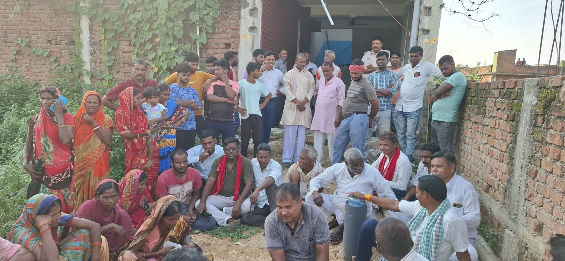 Giridih News: महिला की मौत के बाद चिकित्सक पर लापरवाही का आरोप लगा किया हंगामा
