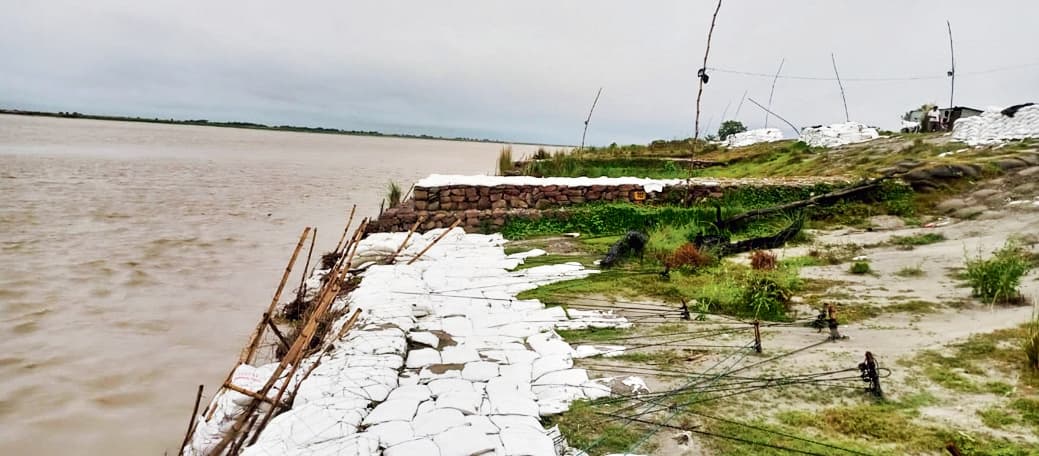 Gopalganj News : गंडक का तेजी से घटा जल स्तर, कटाव का खतरा, विशंभरपुर में 1.4 मीटर नीचे आया पानी