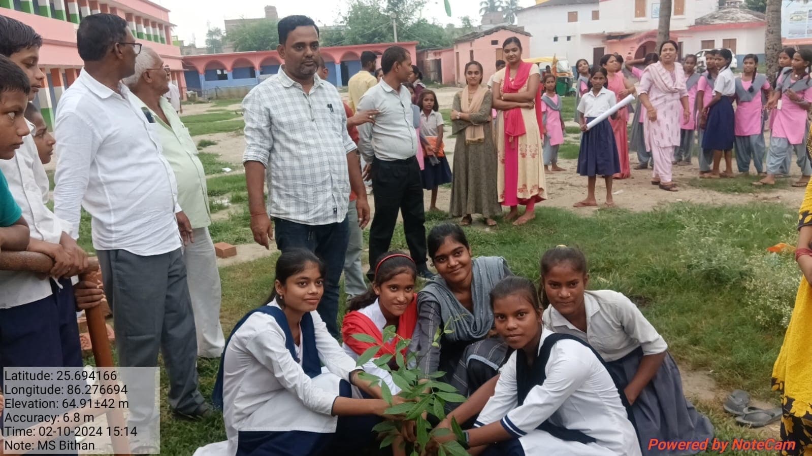 Saplings planted on Gandhi Jayanti: बिथान में छात्रों ने गांधी जयंती पर लगाये पौधे