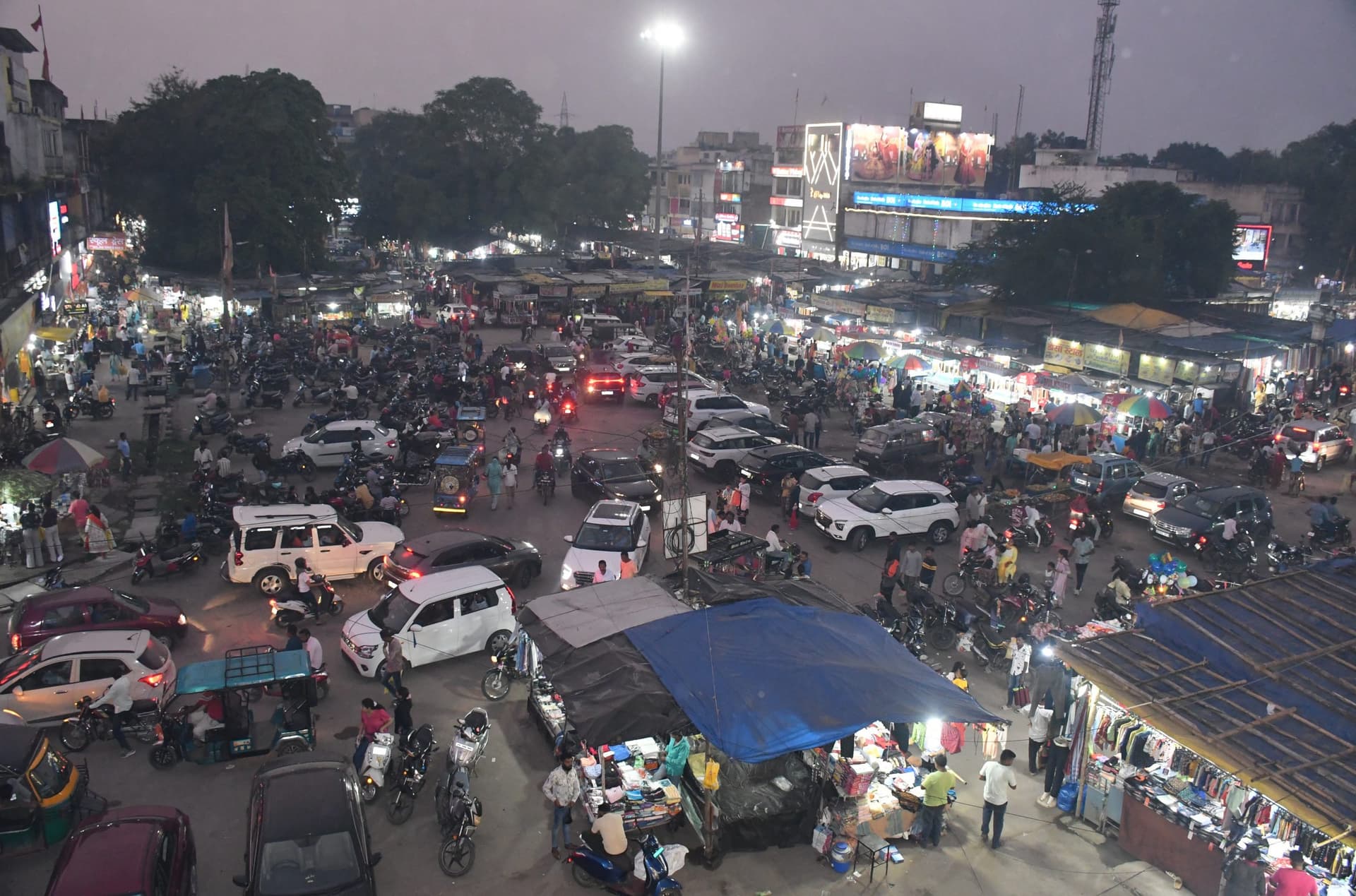 Bokaro News : बोनस के 25 करोड़ रुपये से गुलजार हुआ बोकारो का बाजार