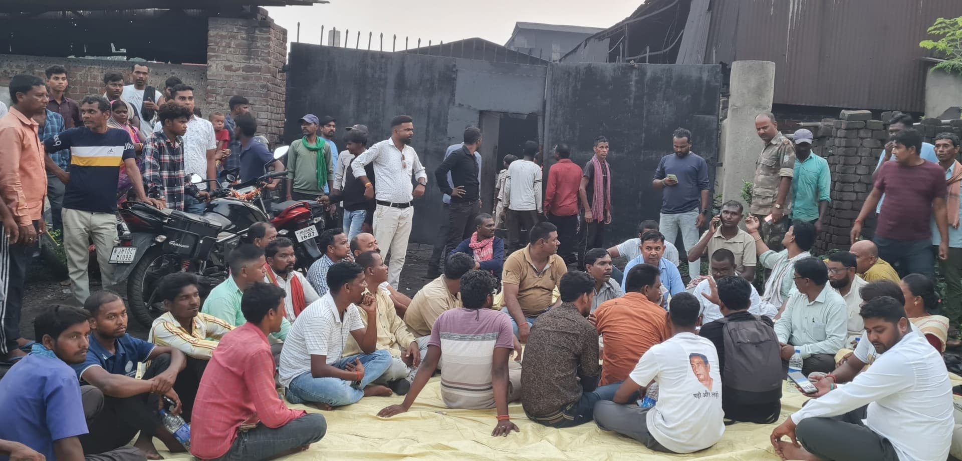 Dhanbad News: हार्डकोक भट्ठा में सहायक मिस्त्री की मौत, हंगामा