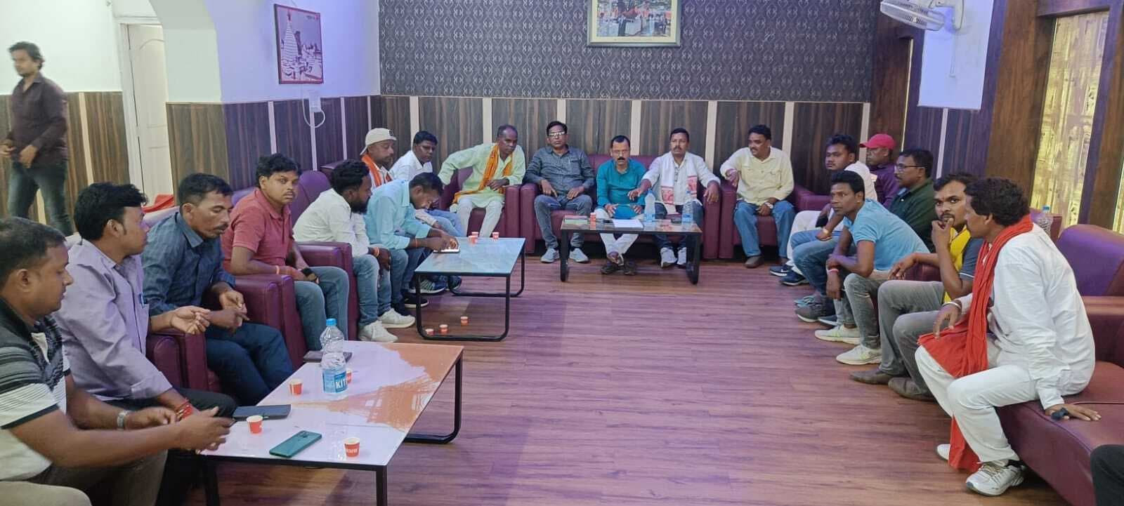 घटवाल-घटवार को एसटी में शामिल कराने की पहल करनेवालों को देंगे साथ घटवाल-घटवार को एसटी में शामिल कराने की पहल करनेवालों को देंगे साथ