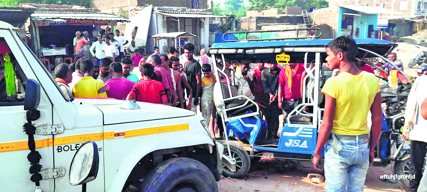 Gopalganj News : बरौली में अनियंत्रित पिकअप ने चाय पी रहे लोगों को मारी ठोकर