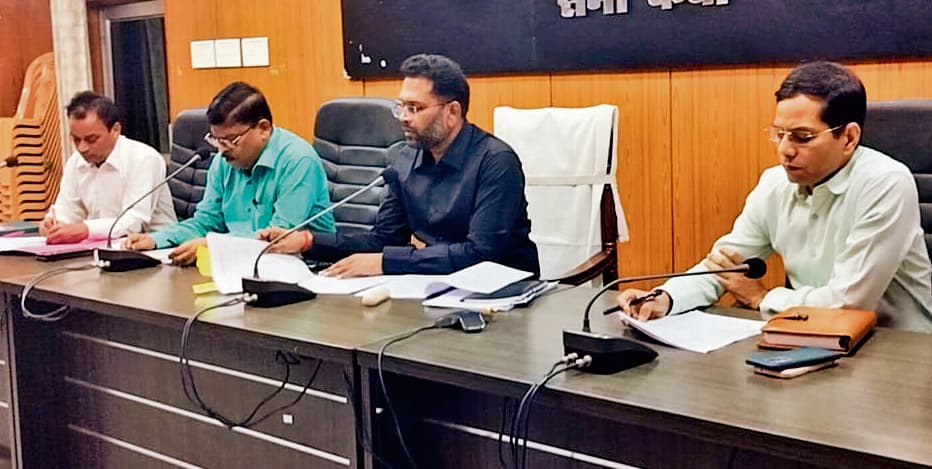Gopalganj News : धान खरीदारी का लक्ष्य पूरा नहीं हाेने पर तीन बीसीओ से शोकॉज, डीएम ने नये सत्र में धान खरीद को लेकर दिये कई निर्देश