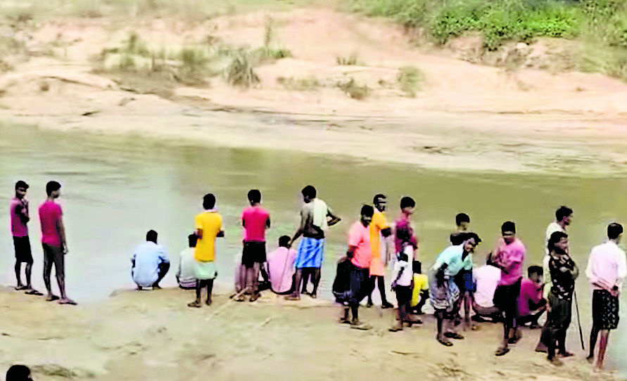 पिता संग स्नान करने के दौरान डूबा बालक