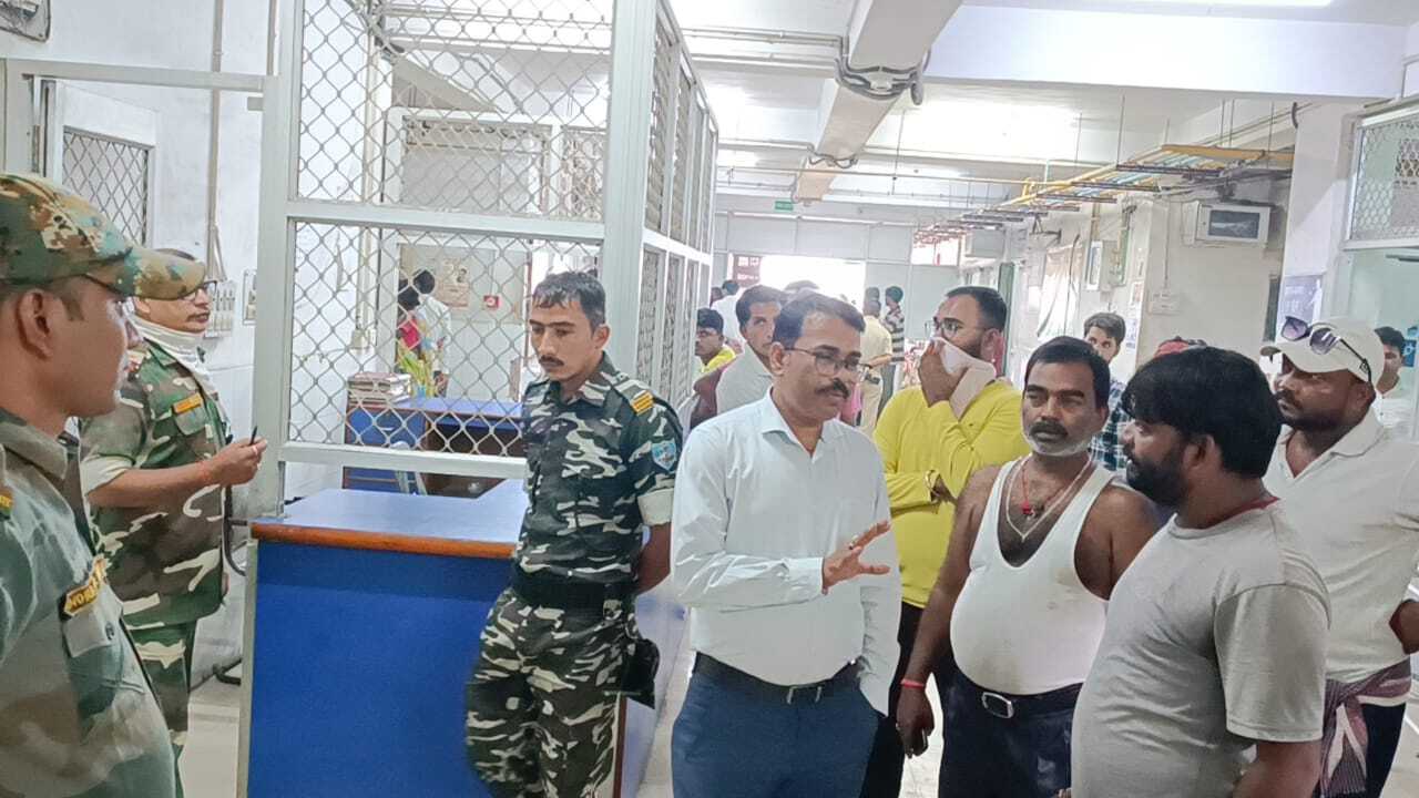 धनबाद जेल के बंद कैदी की मौत, एसएनएमएमसीएच में परिजनों ने किया हंगामा