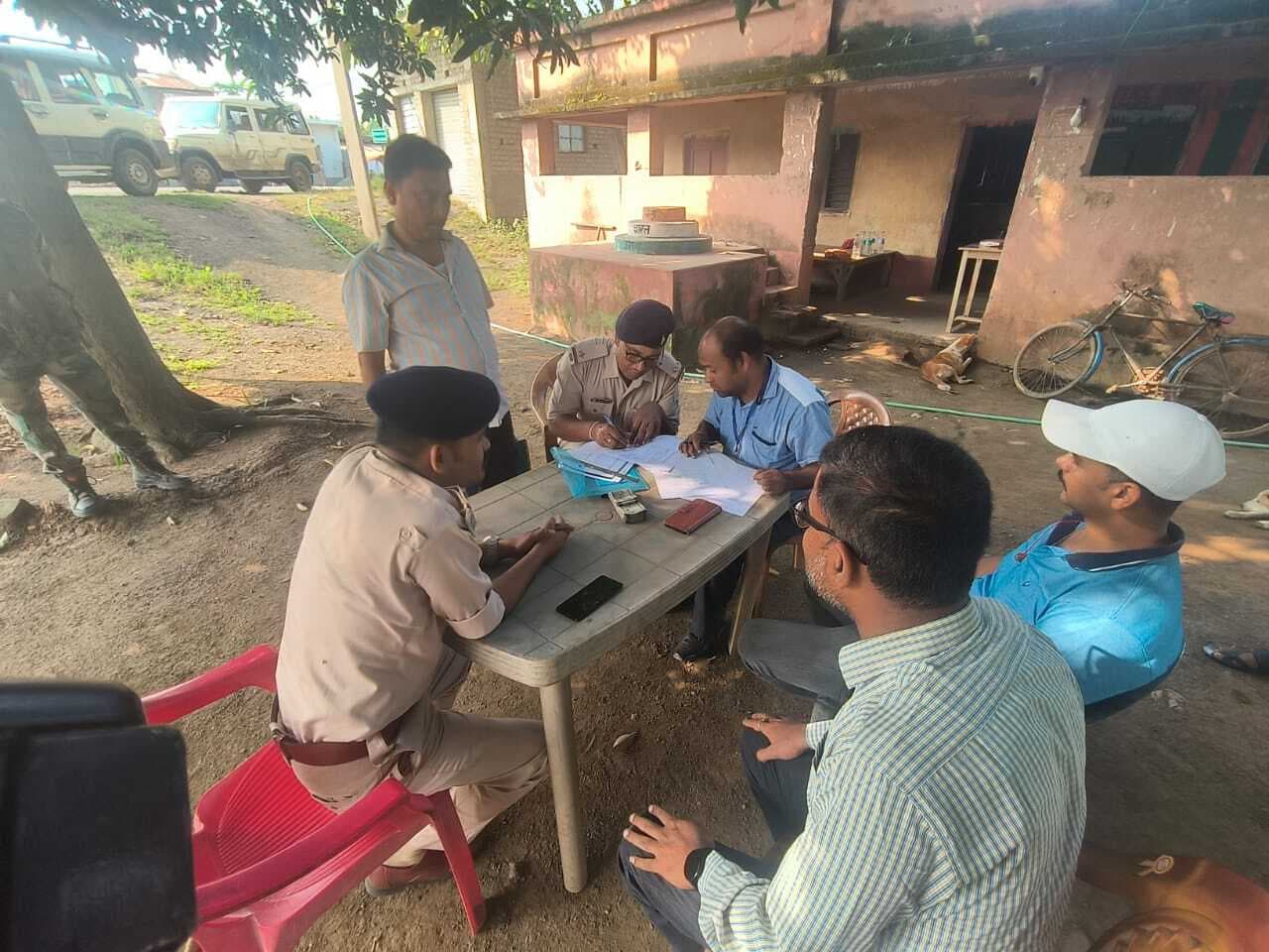 एफएसटी की टीम ने चेकपोस्ट से 56 हजार रुपये किया जब्त