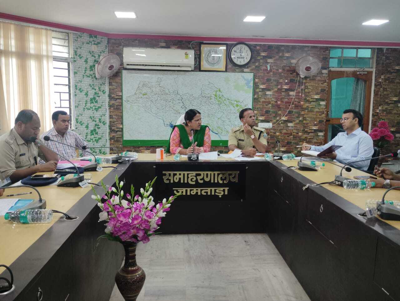 सुरक्षा बलों के आवासन स्थल में सुविधाएं करें बहाल : डीसी