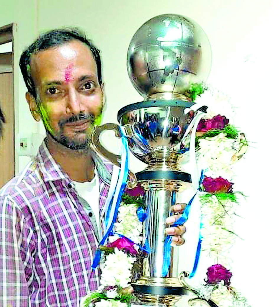 भारी बारिश के बीच दो युवकों की गयी जान