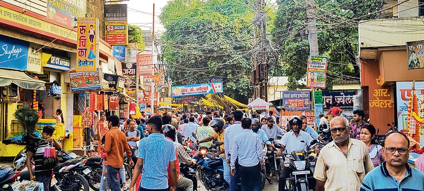 Gopalganj News : धनतेरस आज, धन वर्षा के लिए बाजार तैयार, पर्व को लेकर बाजार में छायी रही रौनक