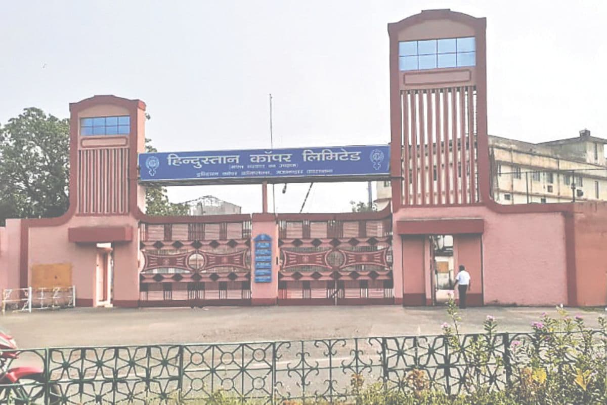 घाटशिला विधानसभा में अब नहीं गूंजता मजदूरों का मुद्दा, खदानों की बंदी से श्रमिकों की संख्या घटी