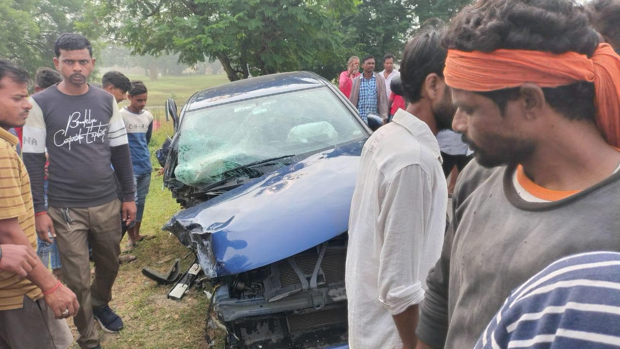Road Accident: गिरिडीह में सड़क हादसे में तीन की मौत, दो घायल, दोनों कारों के उड़े परखच्चे