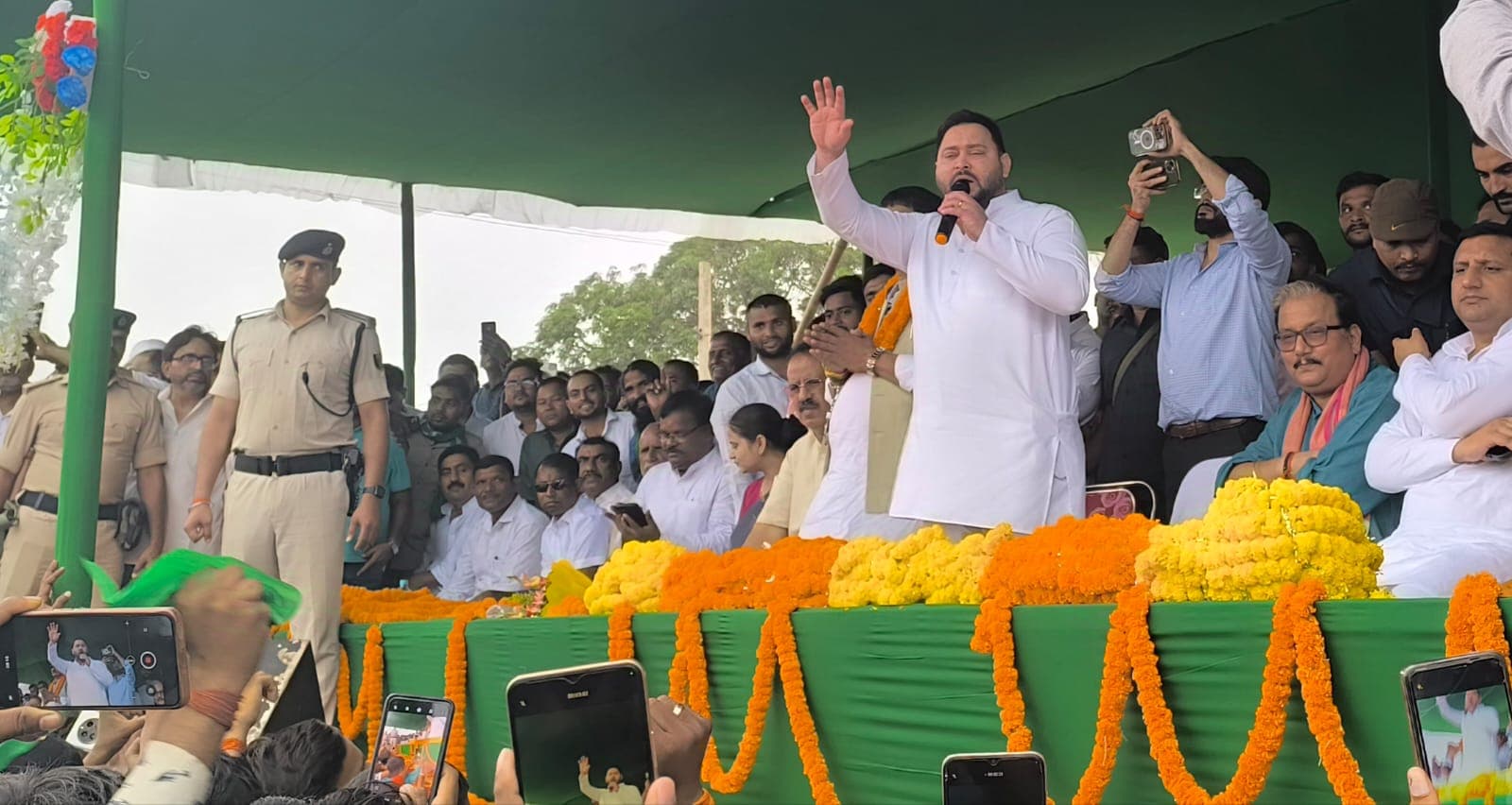 Jharkhand Election 2024: चतरा में बोले तेजस्वी यादव- नफरत फैला रही बीजेपी, संविधान और लोकतंत्र को बचाने के लिए है चुनाव