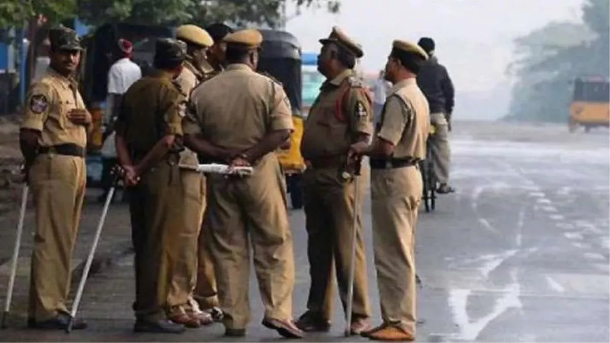 Bihar News: बिहार में बिना वर्दी के पुलिसकर्मी कर रहे थे खेल, अब एसपी ने लिया बड़ा एक्शन