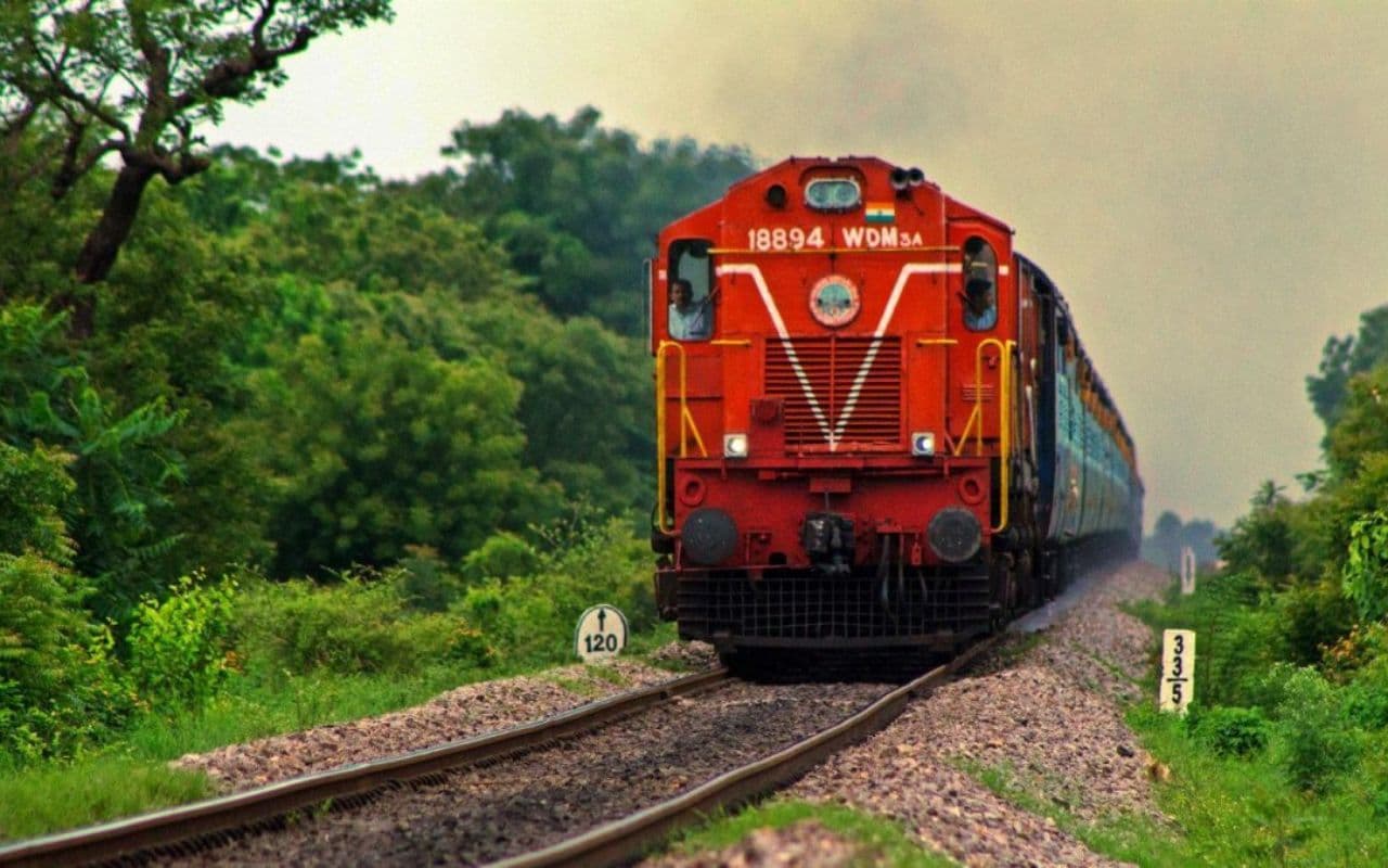 यात्रियों की सुविधा के लिए रेलवे हर दिन झेल रहा हजारों का नुकसान, जानिए क्यों लिया ऐसा फैसला