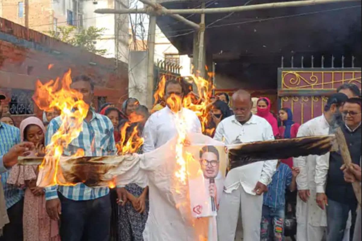 प्रशांत किशोर के खिलाफ बगावत, जनसुराज प्रवक्ता ने 200 कार्यकर्ताओं के साथ दिया इस्तीफा