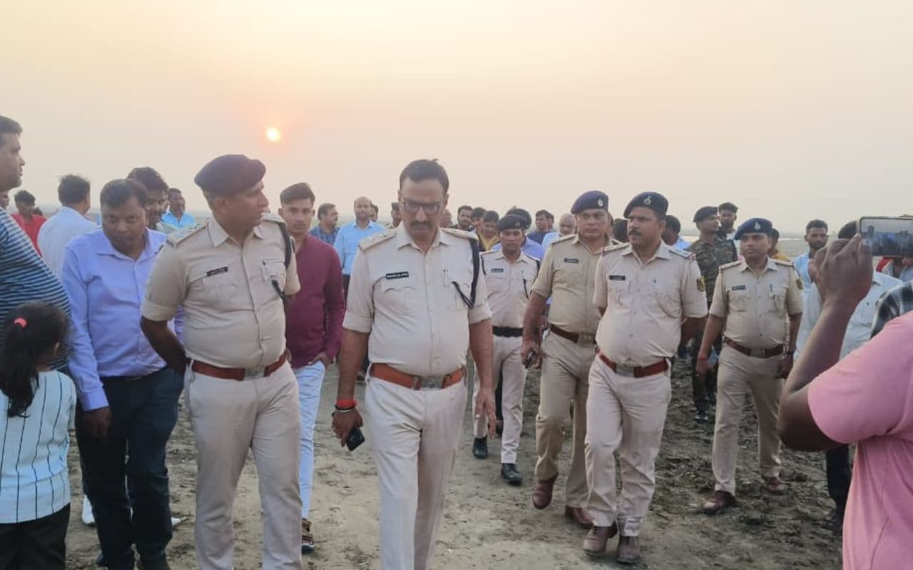 Bihar News: बगहा SP ने किया पुलिस केंद्र और बहुउद्देशीय भवन का निरीक्षण, पुलिस कर्मियों को दिए ये निर्देश