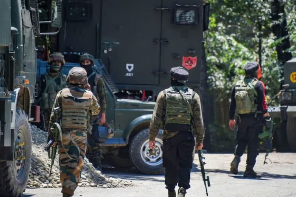 Jammu-Kashmir Encounter : उधमपुर में चार आतंकी छिपे हैं, खराब मौसम में भी जवान खोजने में जुटे