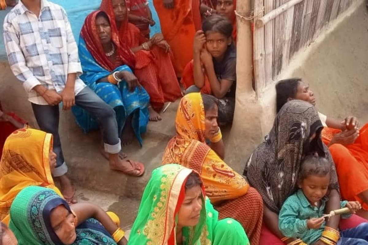 Sitamarhi News: छठ घाट पर युवक की चाकू घोंपकर हत्या, मामले की जांच कर रही पुलिस