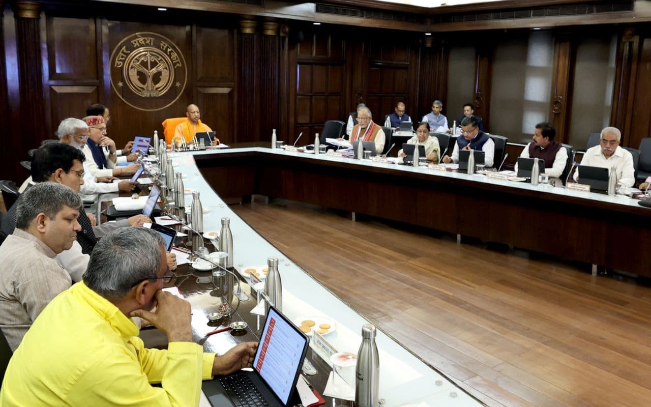 UP Cabinet Meeting: यूपी कैबिनेट की बैठक में 23 प्रस्ताव पास, सीएम योगी ने सरकारी नौकरी के साथ महाकुंभ के लिए खोला खजाना