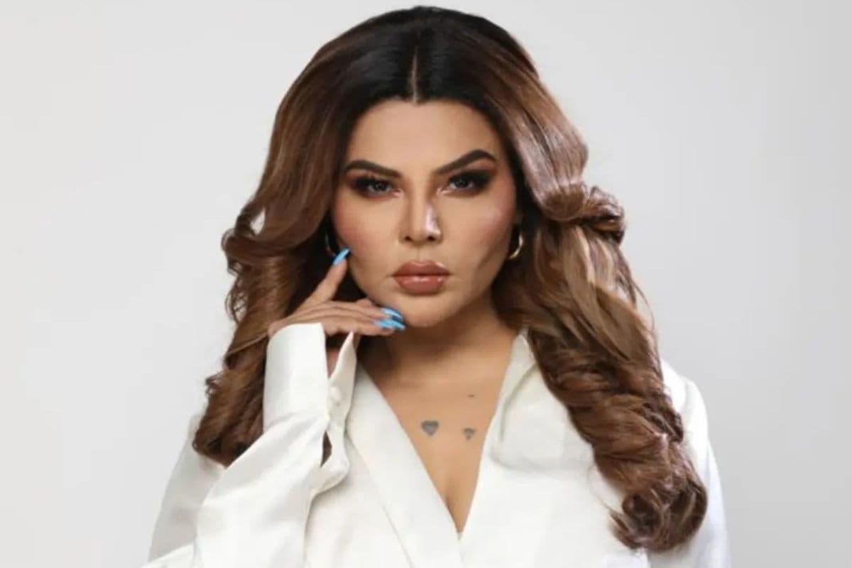 Rakhi Sawant Birthday: बेहद गरीबी में गुजरा है राखी सावंत का बचपन, 50 रुपए के लिए घरवालों ने करवाया था ये काम