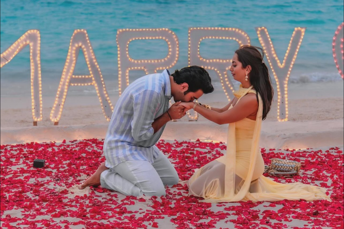 Aadar Jain-Alekha Advani Roka Ceremony: कपूर खानदान में जल्द बजेगी शादी की शहनाई, जानिए किसने निभाईं भाई-बहन की जिम्मेदारियां