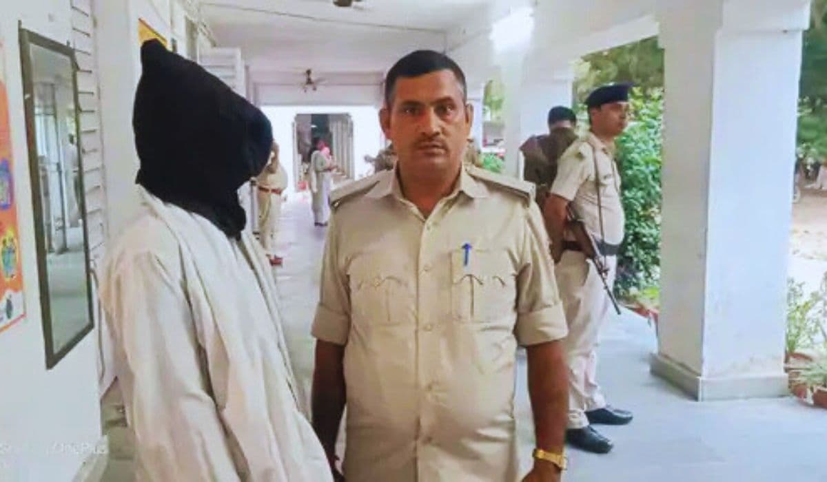 बिहार में एक लाख का इनामी नक्सली गिरफ्तार, दस साल से नाम बदलकर करता था यह काम