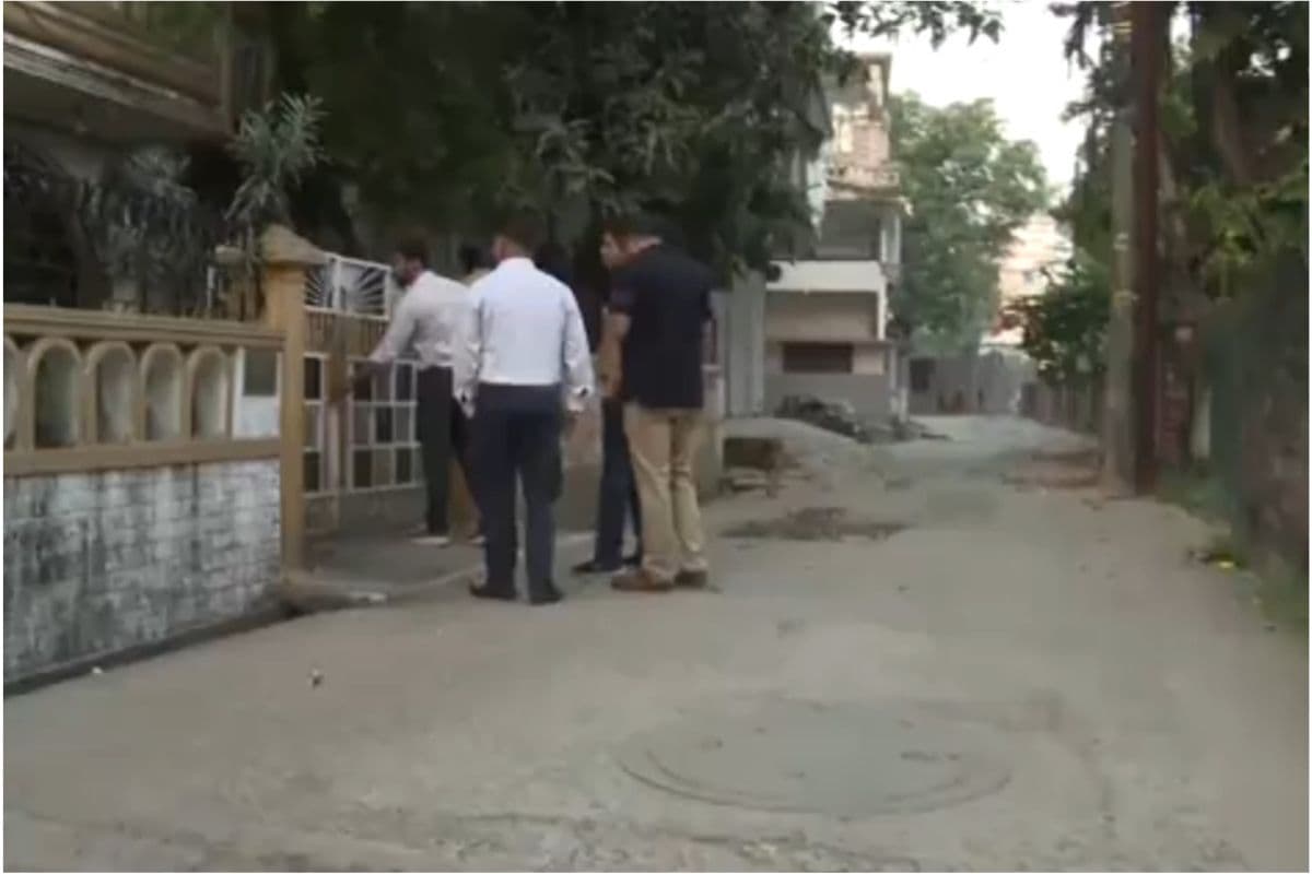 Ed Raid : ईडी का अभियान, अवैध हथियार व फर्जी दस्तावेज जब्त