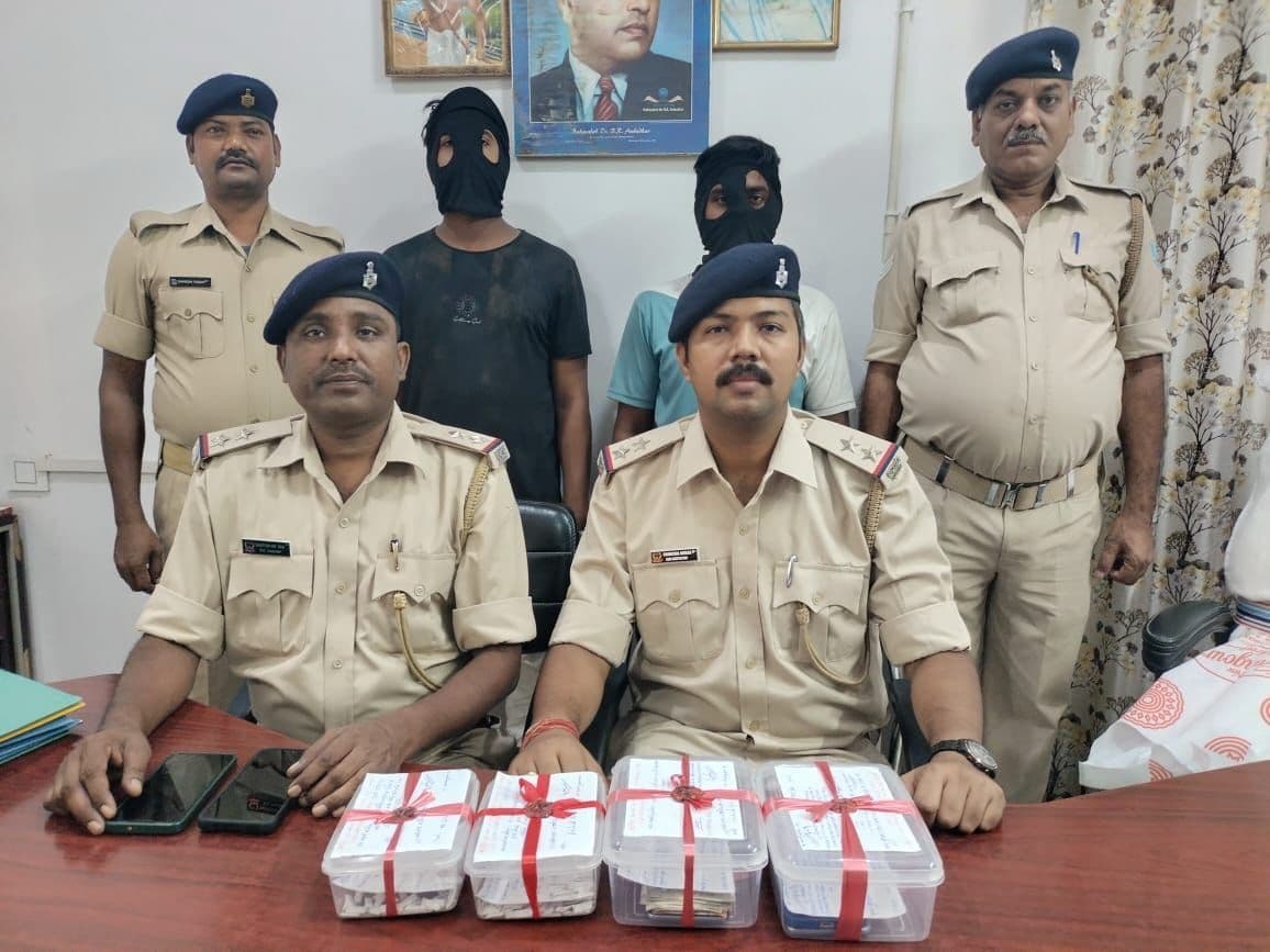 Jamshedpur News : 1.61 लाख के 110 पुड़िया ब्राउन शुगर के साथ दो गिरफ्तार