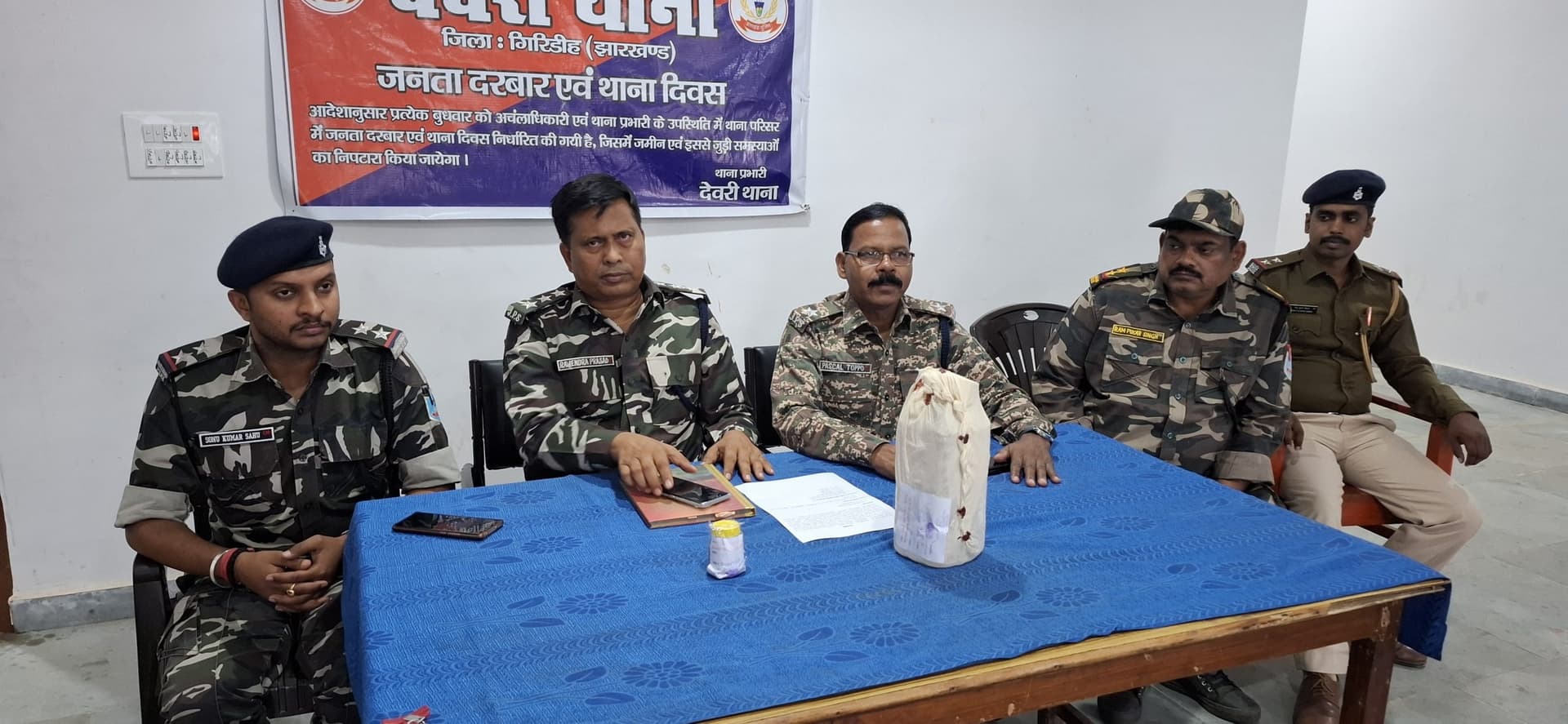 Giridih News : खाना मांगने पर हुआ विवाद, तो हसुआ से ताबड़तोड़ वार कर पत्नी को उतार दिया मौत के घाट, गिरफ्तार
