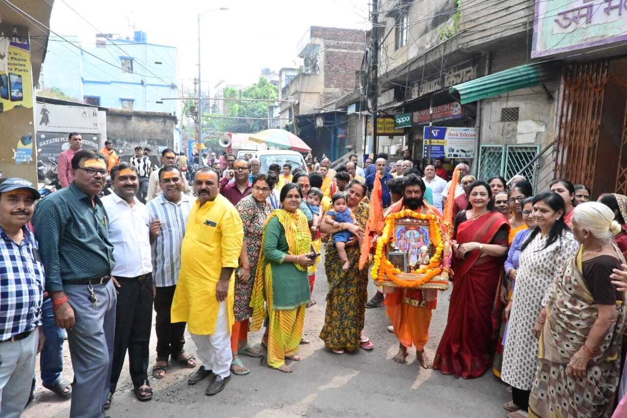 Dhanbad News : संत जलाराम बापा की 225वीं जयंती पर निकली भव्य शोभायात्रा