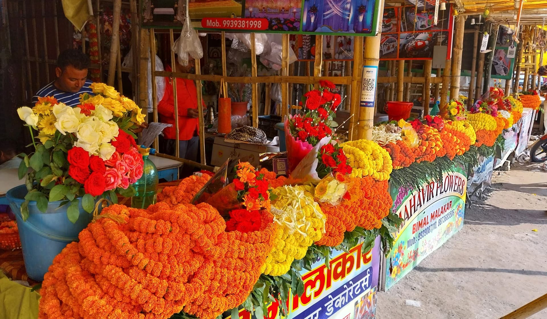 Bokaro News: चुनावी मौसम में फूल बाजार गुलजार, गेंदा व गुलाब की बिक्री बढ़ी