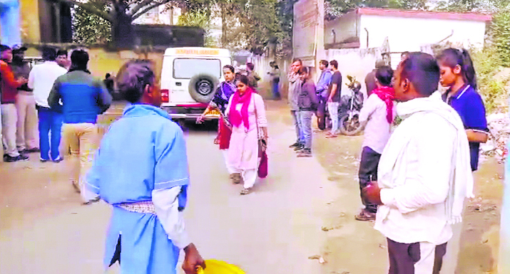 hajipur news. गांधी सेतु पर ट्रक के धक्के से बाइक सवार की मौत