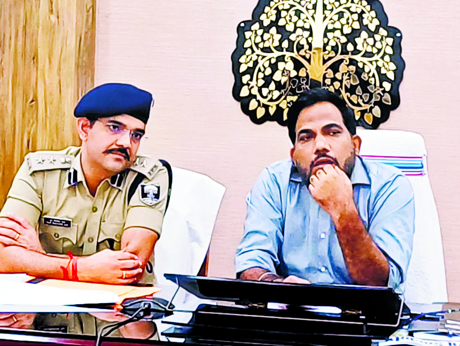 hajipur news. पानी का छिड़काव और ग्रीन कपड़ा लगाने के बाद ही करना होगा निर्माण कार्य