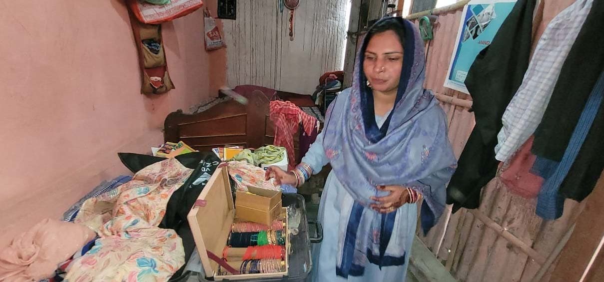 नशीला स्प्रे सुंघाकर घर से 15 लाख मूल्य के जेवरात की चोरी