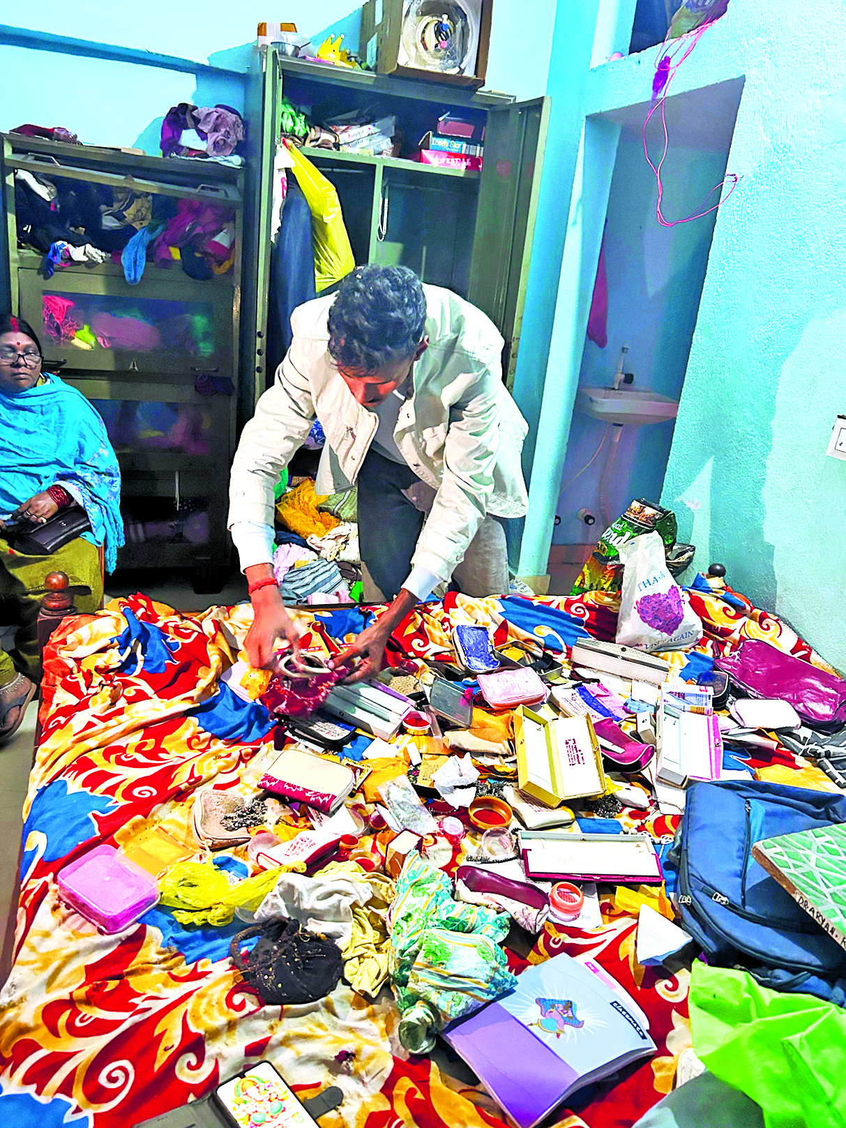 Gaya News : रिटायर्ड सिपाही के बंद घर में भीषण चोरी, 25 लाख के गहने उड़ाये