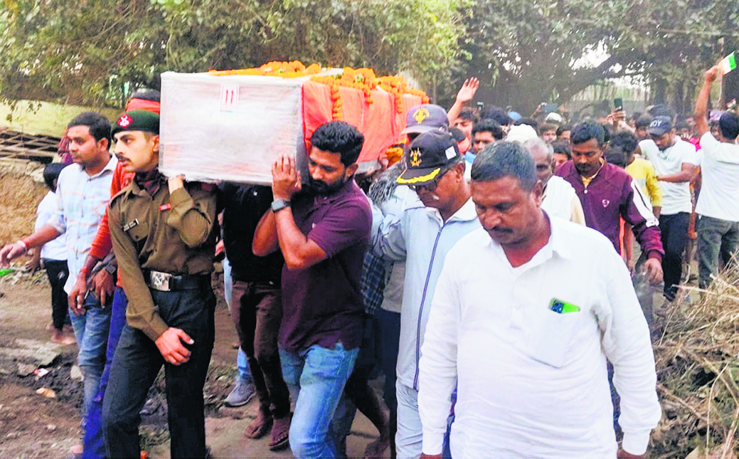शहीद हवलदार का गार्ड ऑफ ऑनर के साथ अंतिम संस्कार