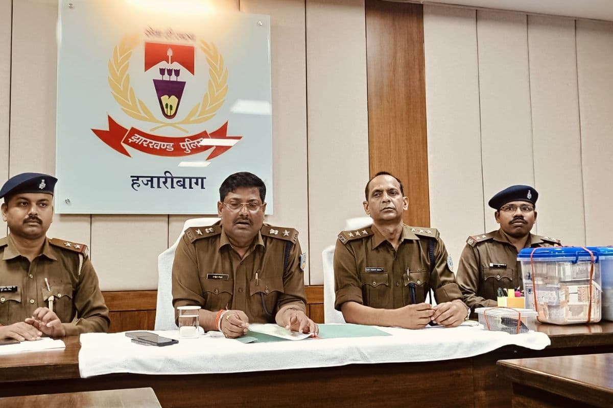 Hazaribagh Crime: कार से ढाई करोड़ की अफीम और 29 लाख कैश जब्त, चतरा का तस्कर अरेस्ट